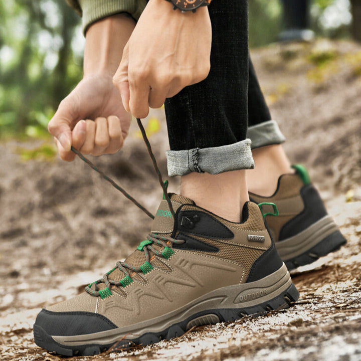 OUTDOOR TRAIL SNEAKERS