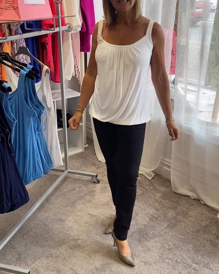 Robin™ | Sleeveless Summer Top with Round Neck
