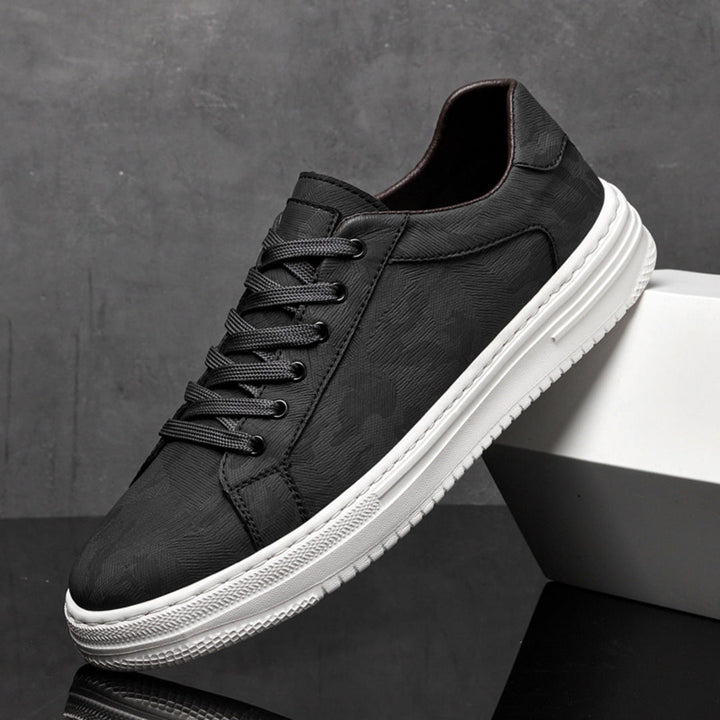 RETRO CASUAL SNEAKERS