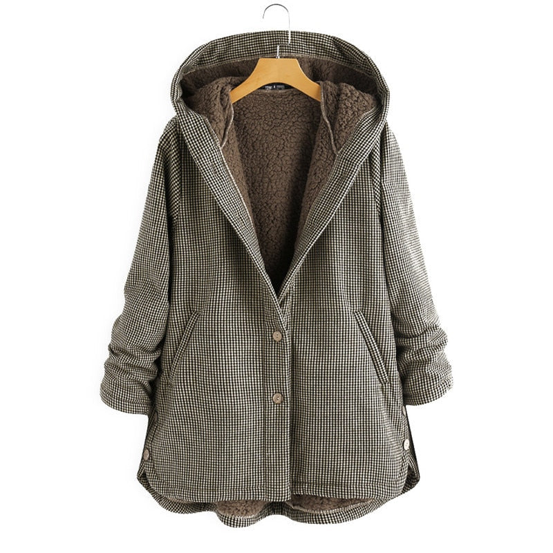 Dani – Timeless Comfort in a Checked Coat