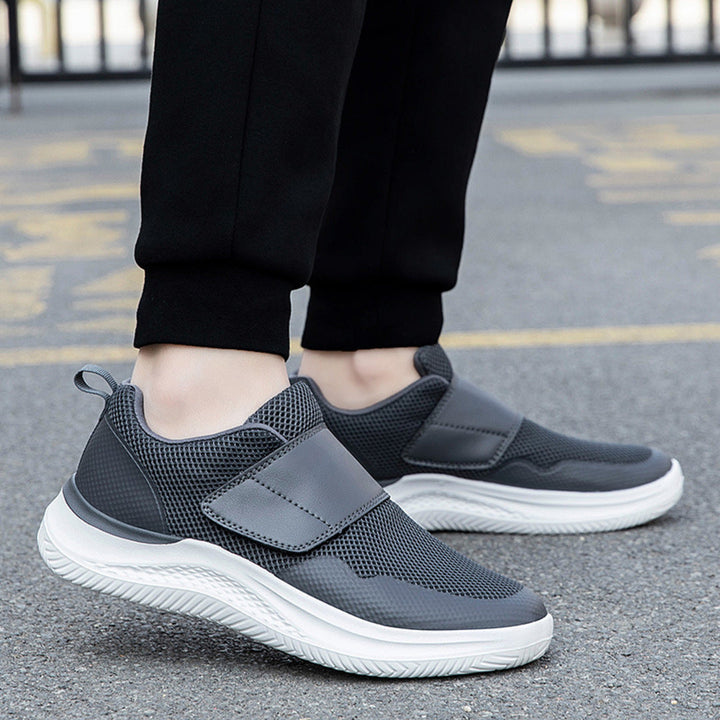 LIGHTWEIGHT VELCRO SHOES