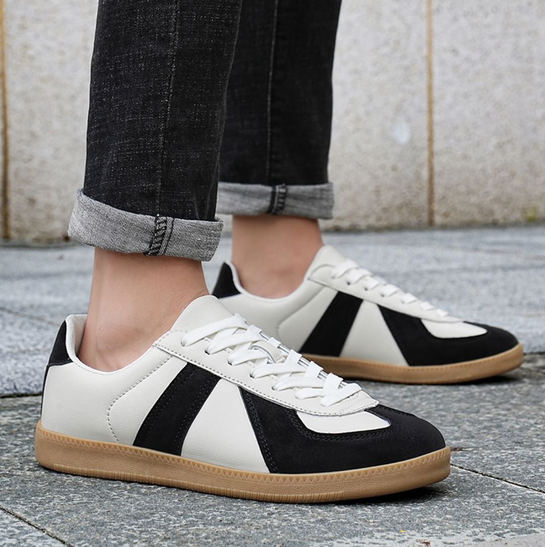 CASUAL LOW-TOP SNEAKERS