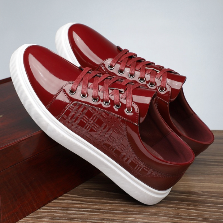 GLOSSY DRESS SNEAKERS
