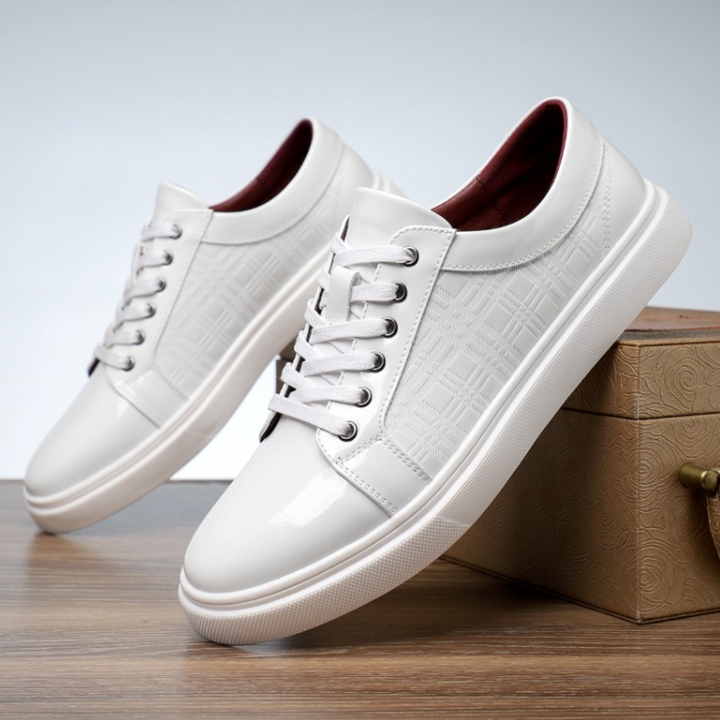 GLOSSY DRESS SNEAKERS