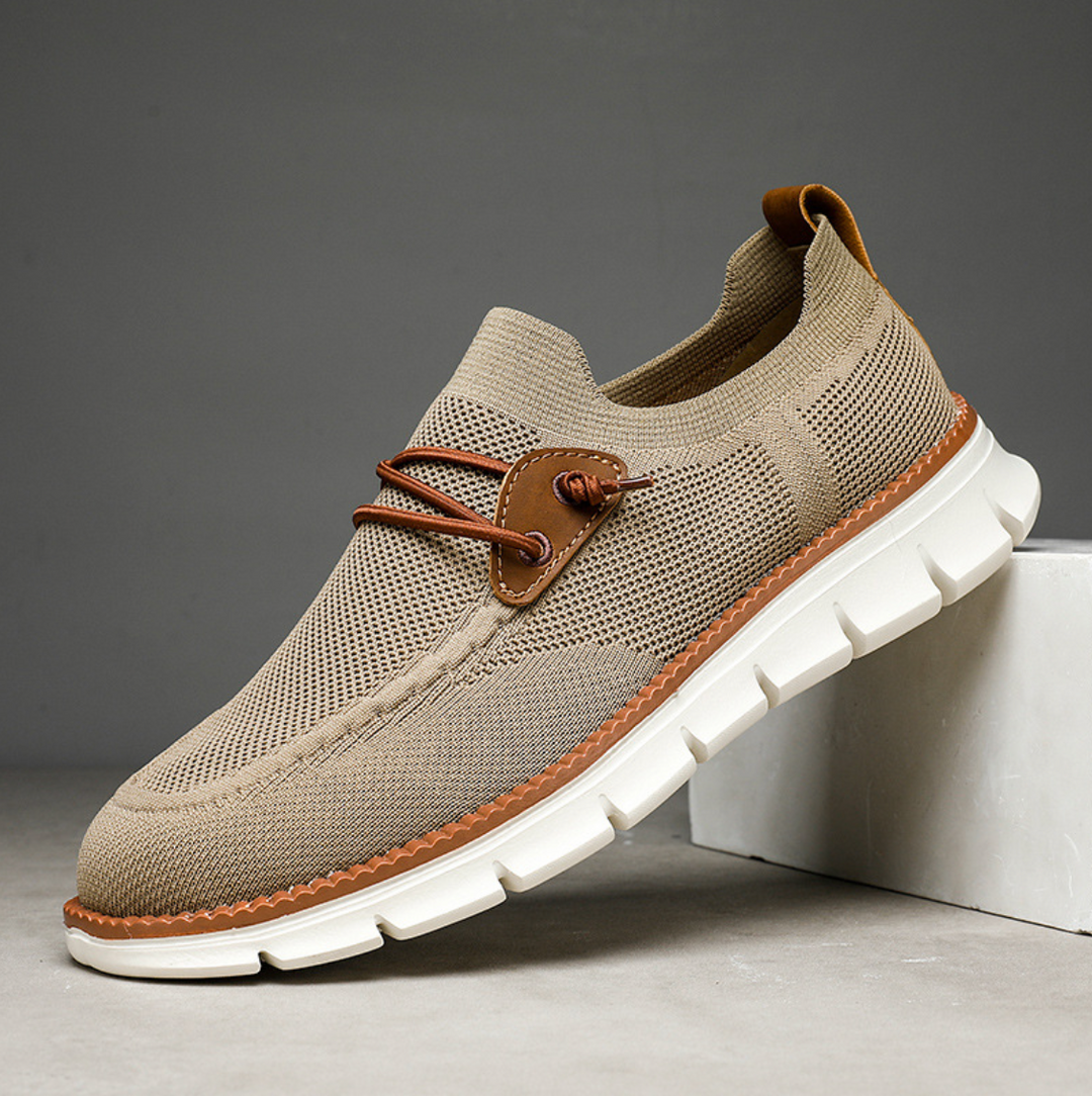 LIGHTWEIGHT CASUAL SHOES