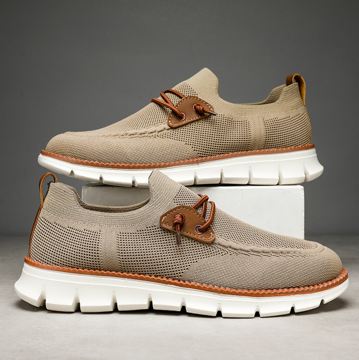 LIGHTWEIGHT CASUAL SHOES